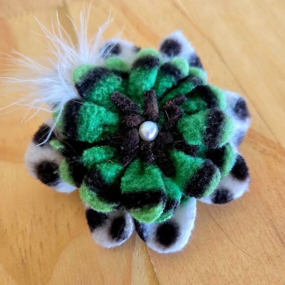 felted floral Brooch  with Pearl and feather detail - Picture 1 of 4